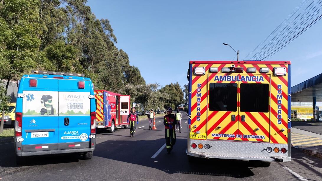 Un fallecido tras accidente de tránsito en la Av. Simón Bolívar, en Quito.