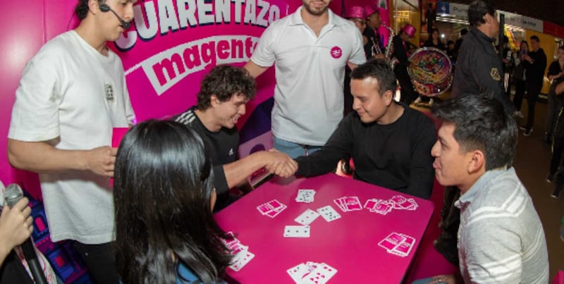 Banco Guayaquil, “Cuarentazo Magenta”