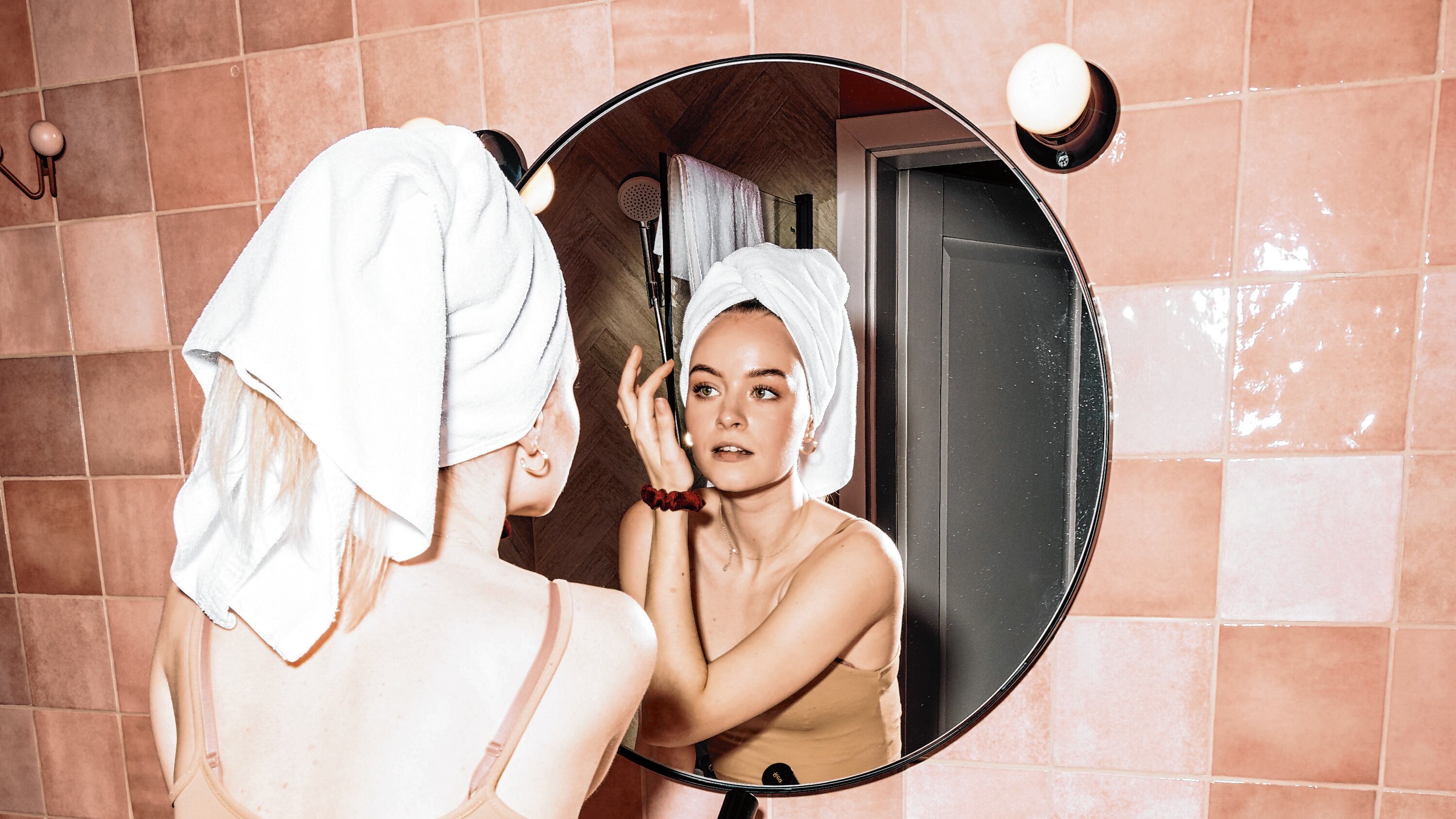 Retrasa la aparición de arrugas y el envejecimiento con tu limpieza facial diaria