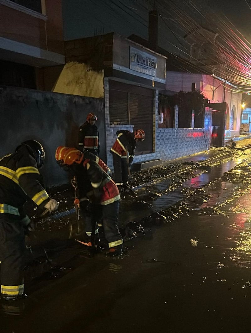 Tormenta y fuertes lluvias pasa factura a varios sectores de Quito.
