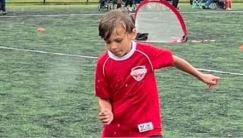 Hombre asesina a su hijo por error mientras le mostraba sus armas de uso personal.