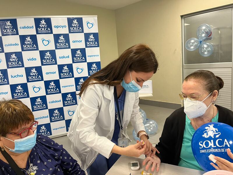 Durante la jornada se tomaron pruebas de glicemia a los pacientes del club.