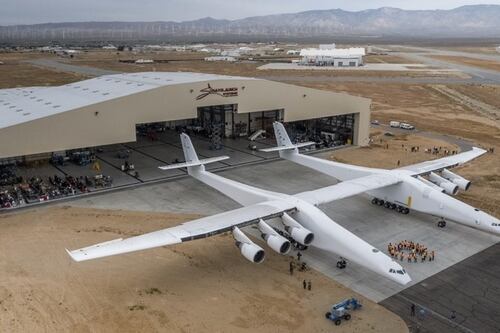 El avión más grande del mundo salió a la pista