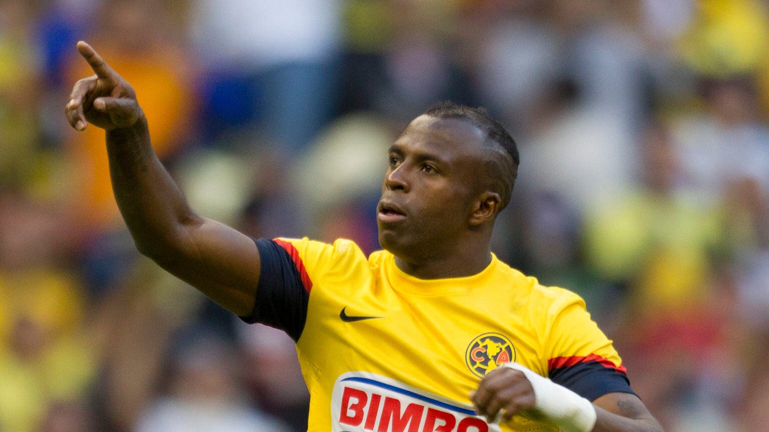 America's Christian Benitez celebrates his goal against Cruz Azul at a Mexican soccer league match in Mexico City, Saturday, March 2, 2013. (AP Photo/Eduardo Verdugo)