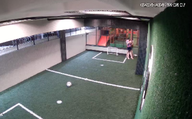 adolescente salva a su amigo electrocutado