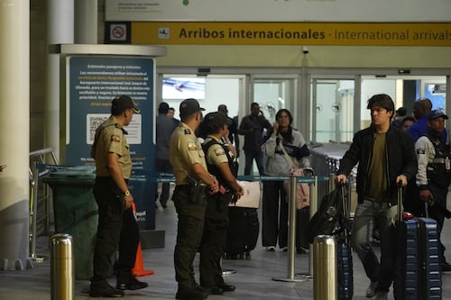 Gobierno aclara qué ocurrió con el cuerpo de alias Cachete, cabecilla de Los Águilas asesinado en el aeropuerto de Guayaquil