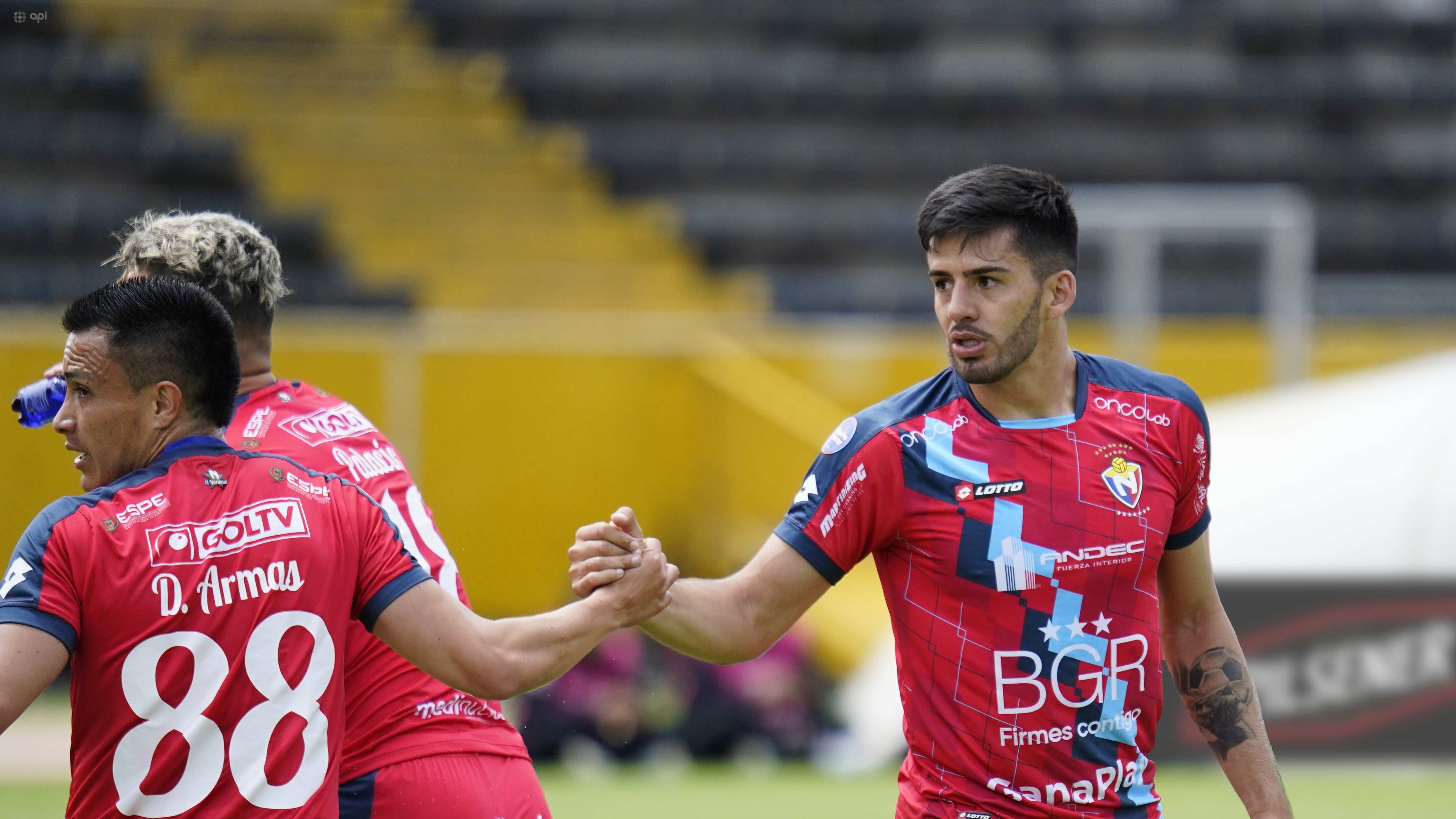 Ronnie Carrillo con El Nacional en la victoria ante Orense