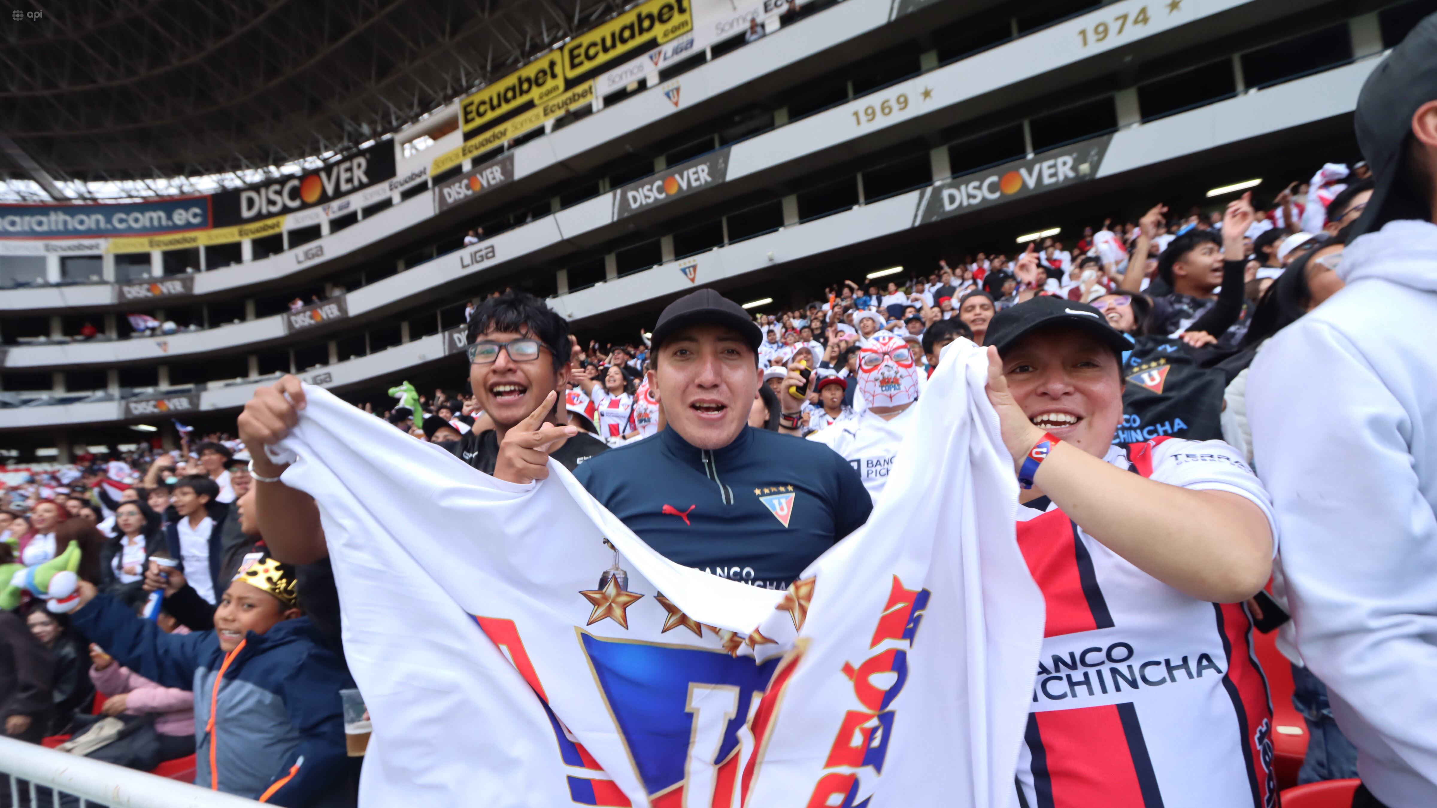 Hinchas de Liga de Quito en Casa Blanca
