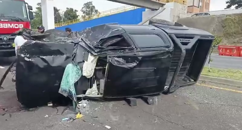 Vehículo afectado por choque en la Ruta Viva.