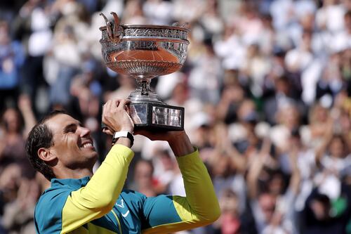 Rafael Nadal, con una lesión en el pie, agranda su leyenda al levantar su 14 Roland Garros