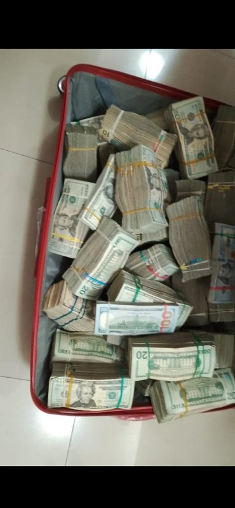 Maleta con USD 100 mil y altar a la Santa Muerte: hallazgos de operativos en la urbanización Málaga 2