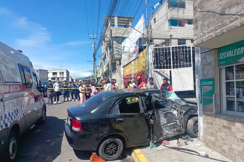Cuatro heridos tras el choque de un vehículo contra una vivienda en Chillogallo, al sur de Quito
