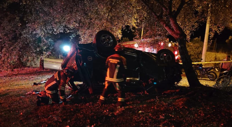 Tres personas resultaron heridas tras volcamiento de un auto en la Mariscal Sucre