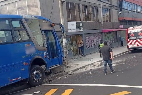 Joven se salvó de morir tras el choque de un bus en el norte de Quito