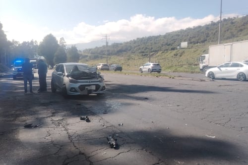 Quito: Choque múltiple en la av. Simón Bolívar deja varios heridos