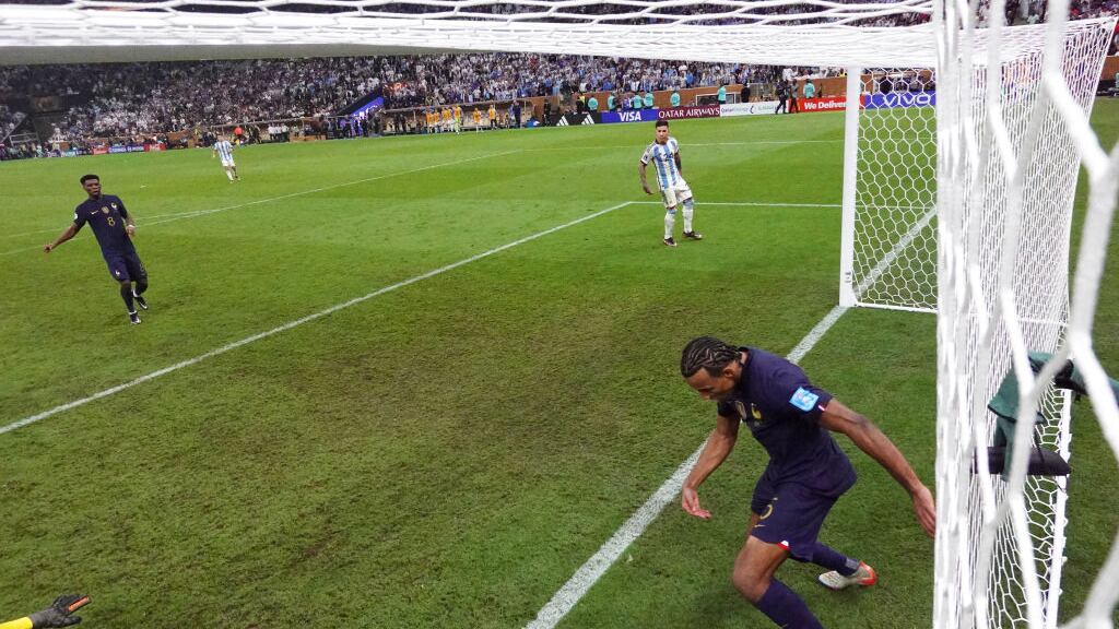 El 3-2 de Argentina a Francia debió anularse, según el reglamento de la FIFA