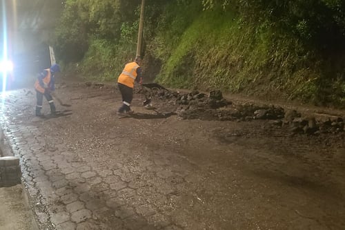 Cinco viviendas quedaron totalmente afectadas tras deslizamiento de tierra en La Bota, norte de Quito