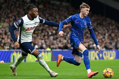 Chelsea y Tottenham se juegan la temporada: esto pasaría si gana el equipo de Moisés Caicedo