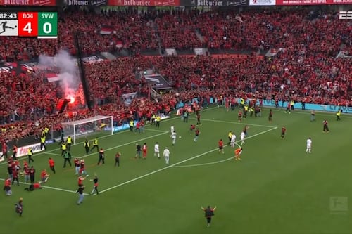 Una euforia total, así celebraron los hinchas del Bayer Leverkusen el quedar campeones por primera vez