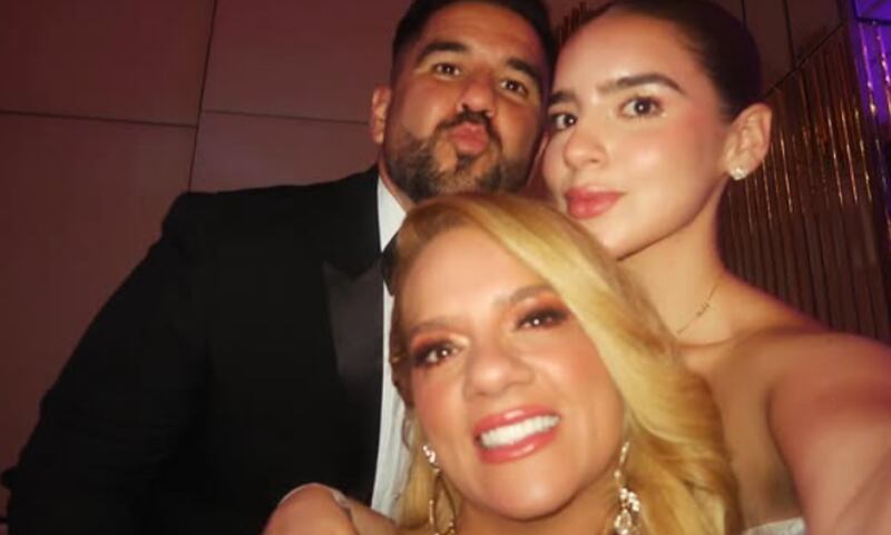 Nuni Bucaram y sus padres