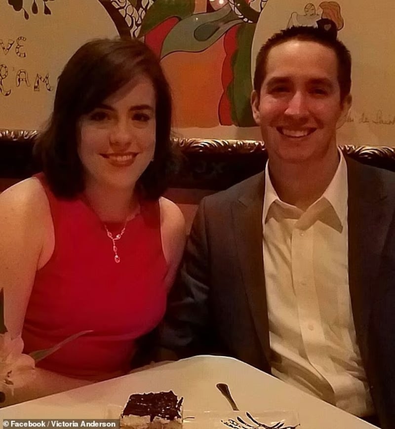 James Anderson, exprofesor y animador infantil, perdió la vida en la corte de Houston minutos antes de recibir 35 años de prisión por asesinar a su esposa.