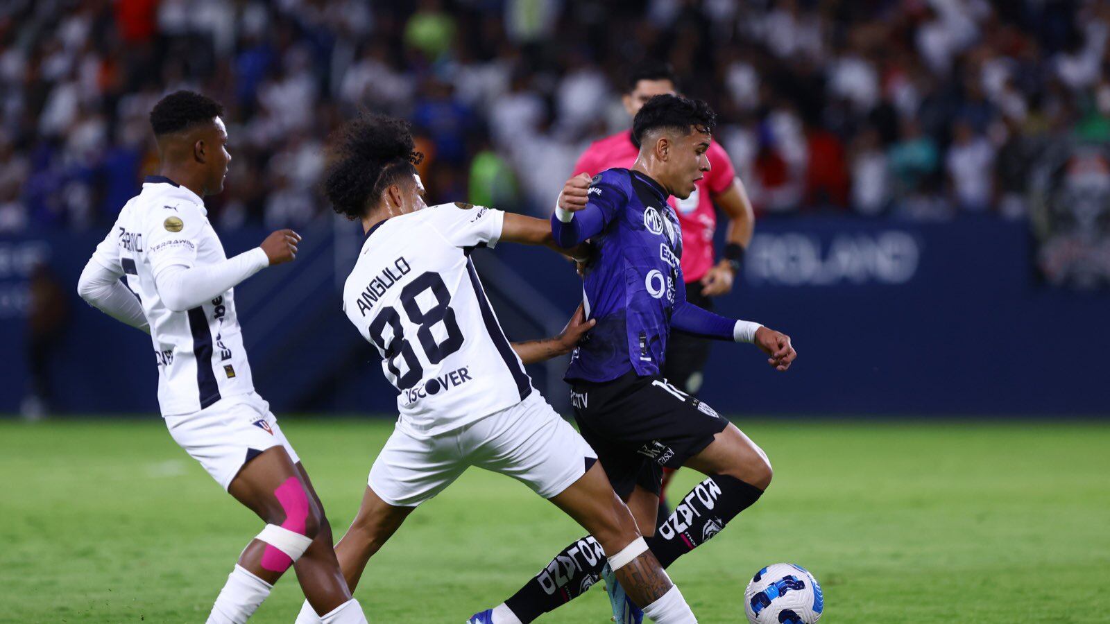 Kendry Páez con el Independiente del Valle ante Liga de Quito