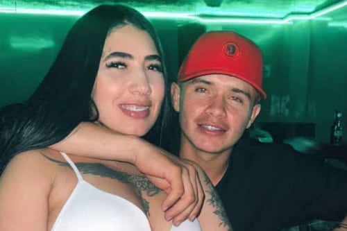 Sujeto asesina y apuñala a su novia en un bar; testigos grabaron el crimen