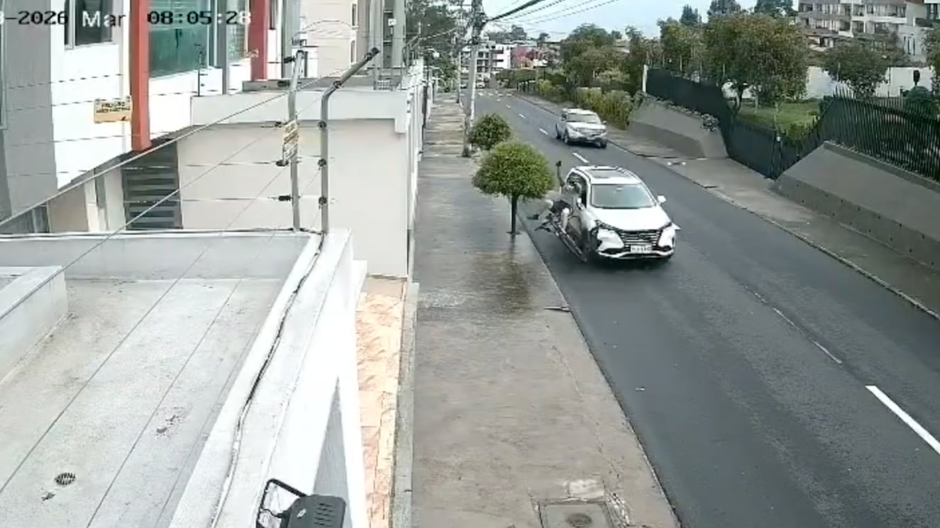 AMT se pronunció sobre conductor que atropelló a ciclista en el norte de Quito