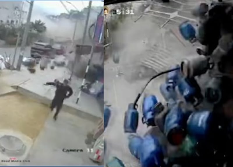 Cámaras de seguridad registraron el momento en que el camión arrolló a motociclistas y chocó contra la casa.