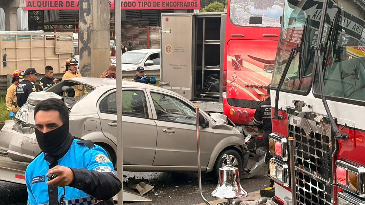 Accidente fatal en vía rápida entre Cuenca y Azogues deja motociclista muerto