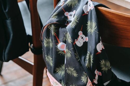 Detienen a profesor de inglés por presunto abuso; besó a niña de 6 años en la boca