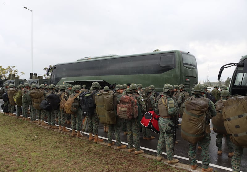 Militares