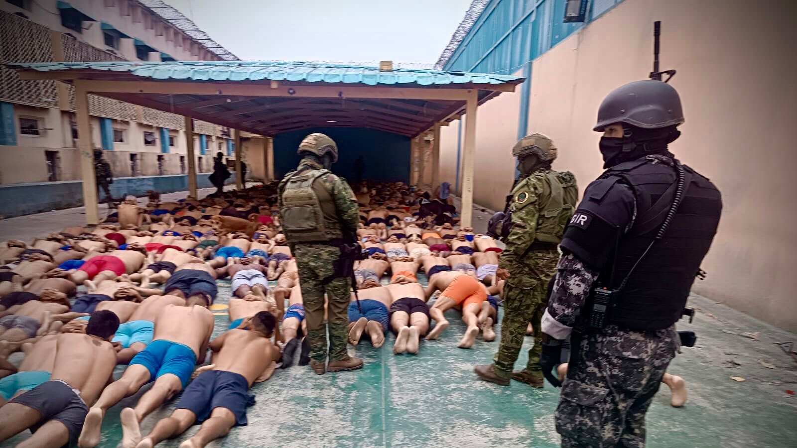 Fuerzas Armadas y Policía Nacional intervinieron la Penitenciaría del Litoral.