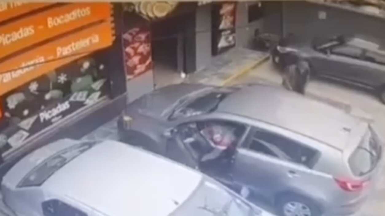 VIDEO: así engañaron a mujer para robarle en el norte de Quito