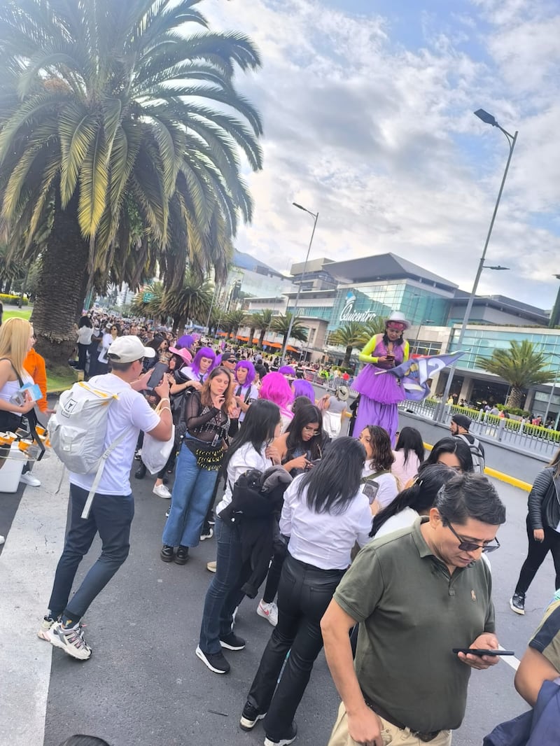 Largas filas para Shakira en Quito: la primera persona estuvo desde las 09h30. Foto: Sandra Zambrano (Metro Ecuador)