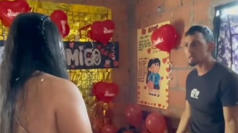 Mujer pide matrimonio a su novio tras siete años de relación y él la rechaza con mucha furia