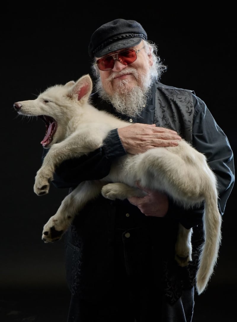 La forma que el creador de Game of Thrones participó en la “desextinción” del lobo gigante