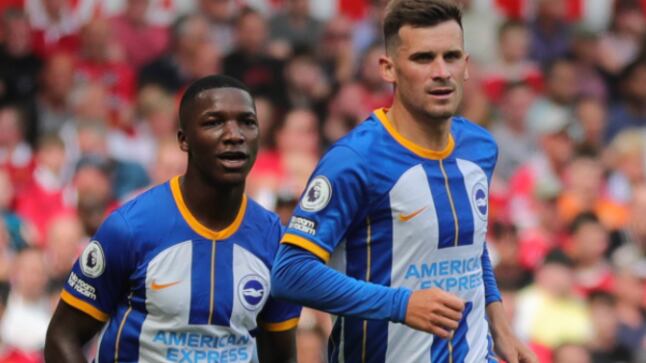 Moisés Caicedo se impone al Manchester United
