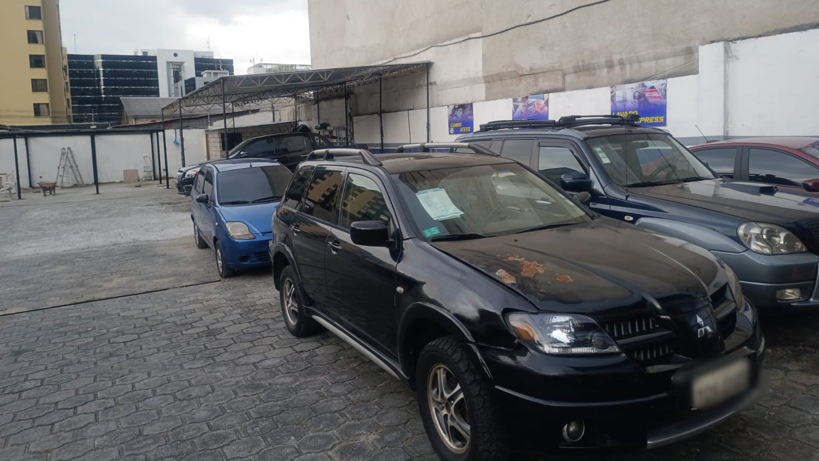 Ofertaban carros en redes, cobraban USD 2.500 y no entregaban nada en Quito: dos concesionarias fueron clausuradas. Foto: AMC