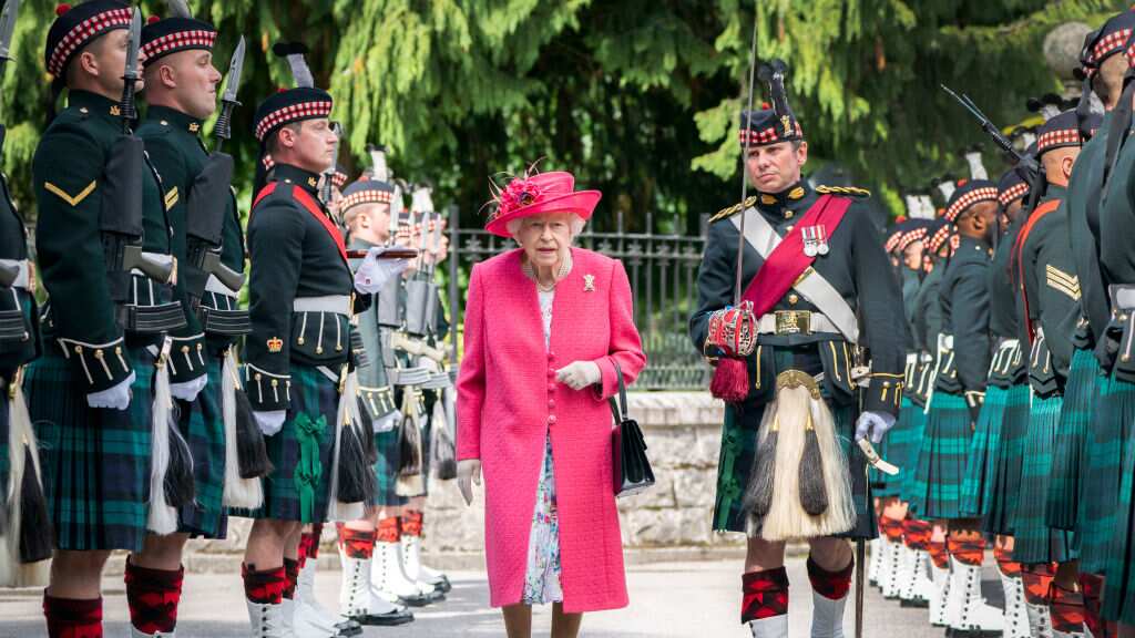 La reina permanece en la residencia de descanso ubicada en Escocia.