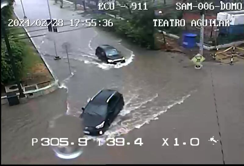 Inundaciones en Guayaquil por fuerte lluvia