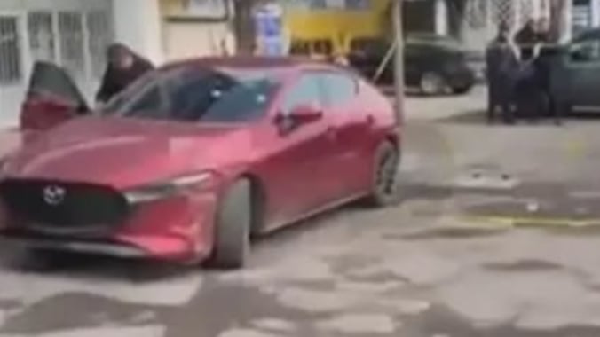 Mujer disparó contra el auto de su ex pareja - Fuente: Foto de la web