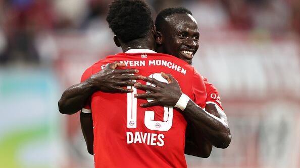 Davies es nacido en Ghana