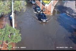Marea alta vuelve a complicar calles de Guayaquil: estos son los puntos con acumulación de agua
