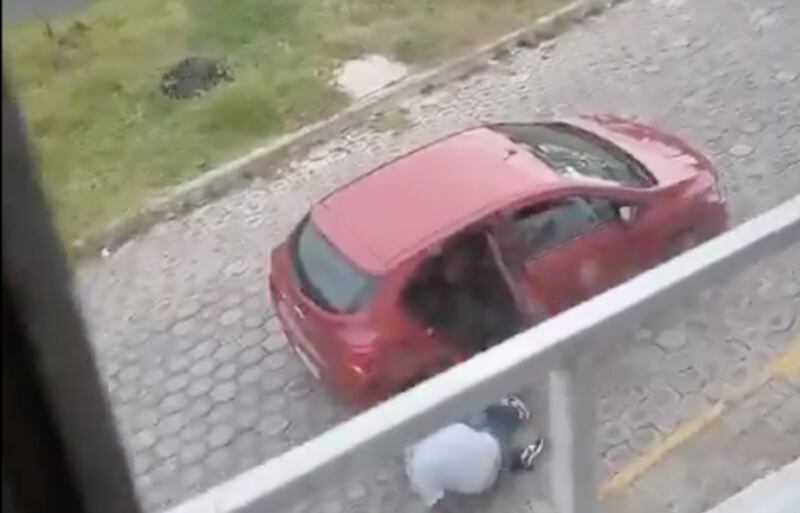 Taxista informal fue herido a bala tras resistirse a un robo en el norte de Quito.