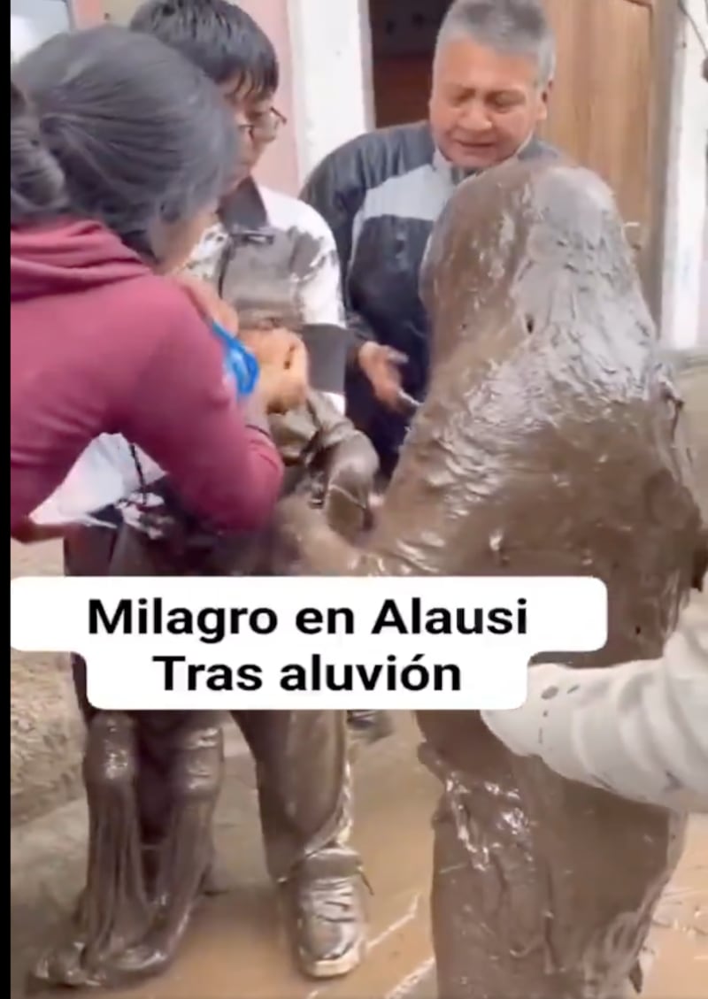 Madre e hija sobreviven al aluvión en Alausí