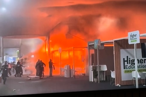 Pánico en la COP30: un incendio obliga a evacuar a miles en segundos