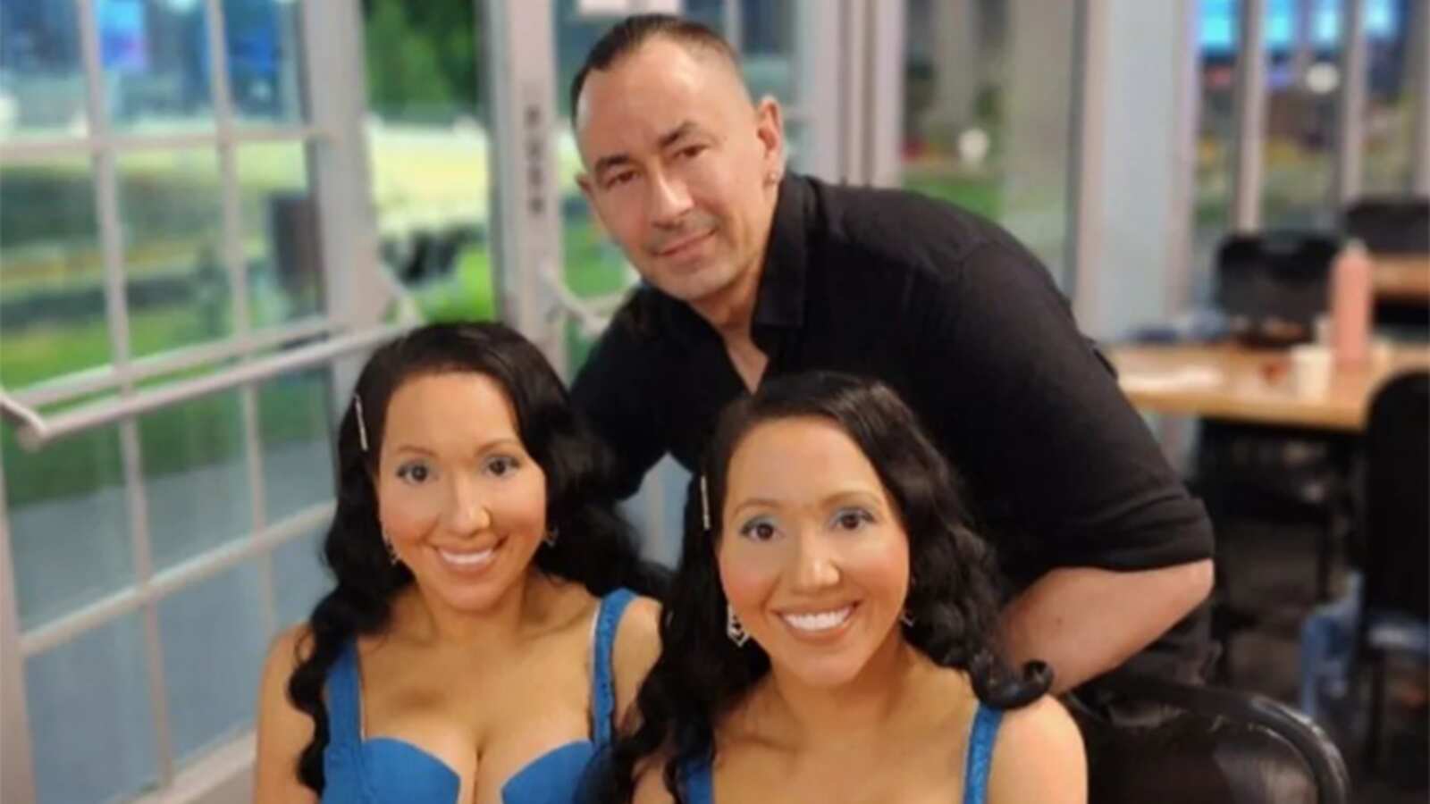 Superaron el límite del poliamor: gemelas comparten el mismo novio desde hace 11 años.