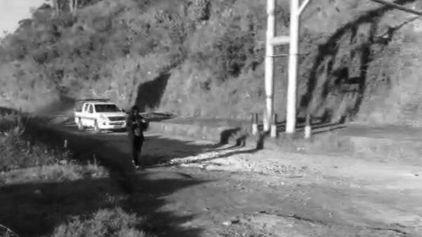 Hombre fue hallado sin vida con múltiples impactos de bala en el suroriente de Quito