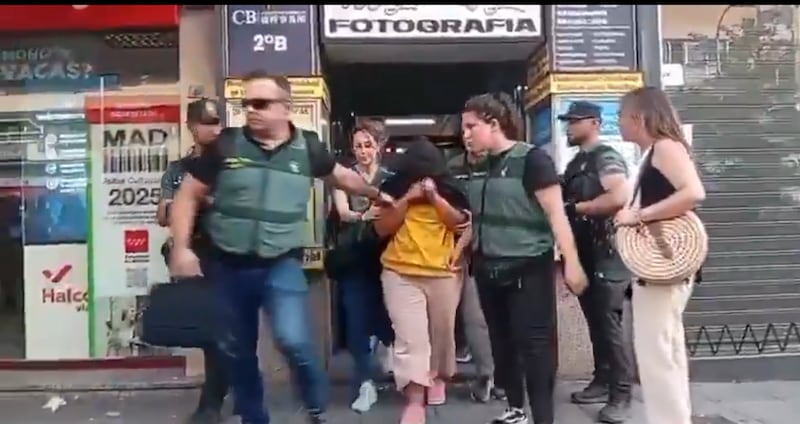 Mujer ecuatoriana detenida en Madrid por presunto infanticidio en vertedero de Loeches - Fuente Video de X